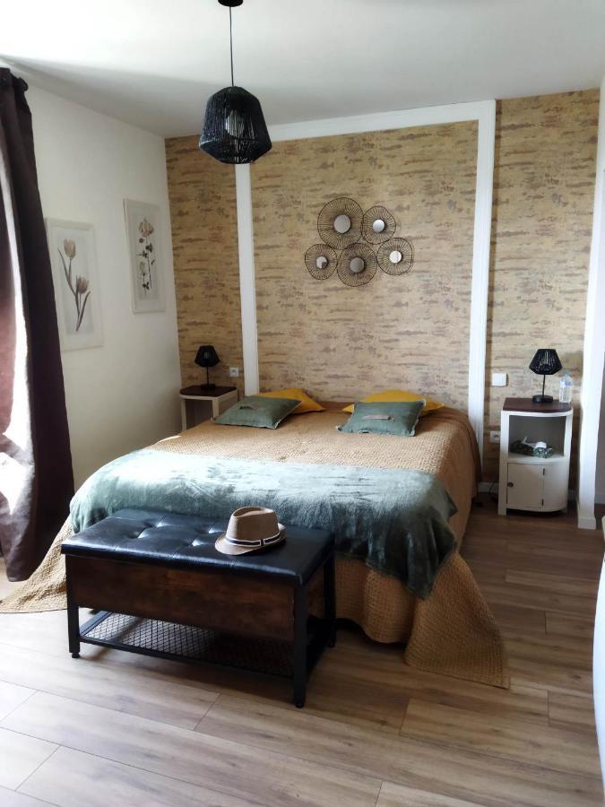 La Ménardière Serenitatis chambre d'hôtes petit déjeuner compris Corseul Extérieur photo