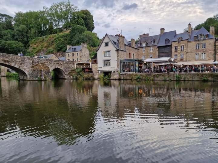 La Ménardière Serenitatis chambre d'hôtes petit déjeuner compris Corseul Extérieur photo