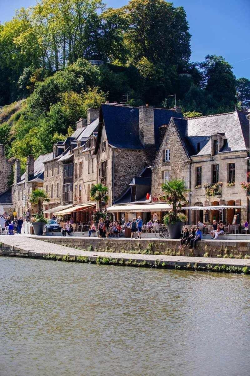 La Ménardière Serenitatis chambre d'hôtes petit déjeuner compris Corseul Extérieur photo